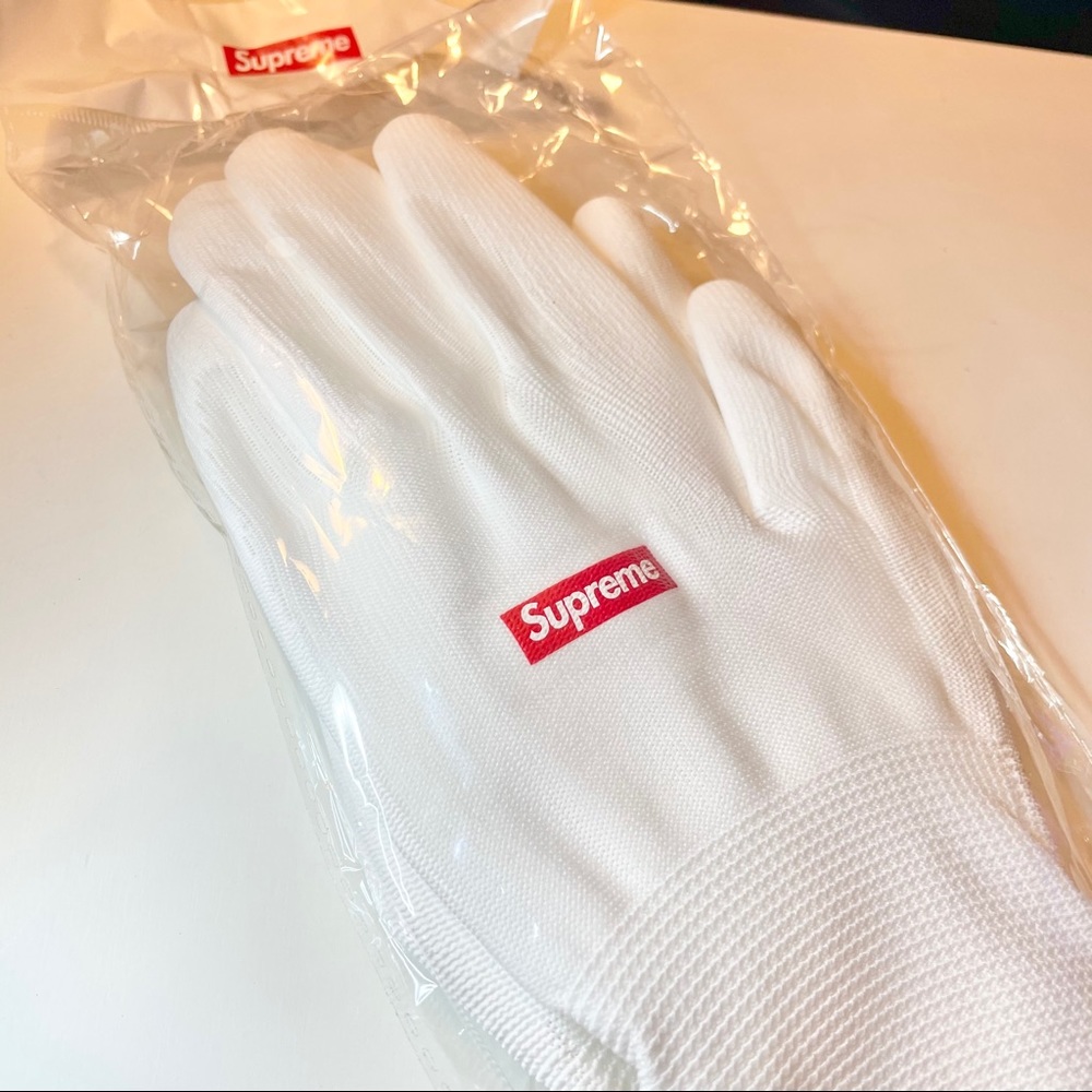 Supreme Rubberized Gloves White FW20 (One Pair)